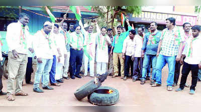 ಡಿಕೆಶಿ ಬಂಧನ, ಟೈಯರ್‌ ಸುಟ್ಟು ಪ್ರತಿಭಟನೆ