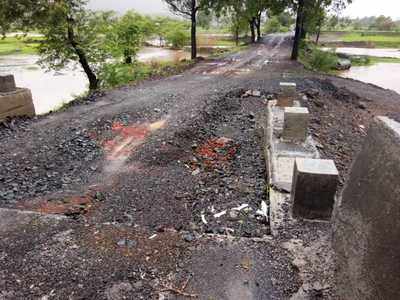 एक रस्ता बांधायला तीन वर्षे