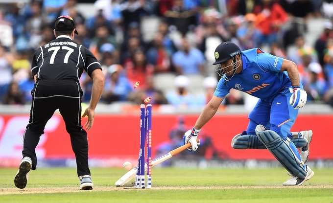 MS Dhoni Run out