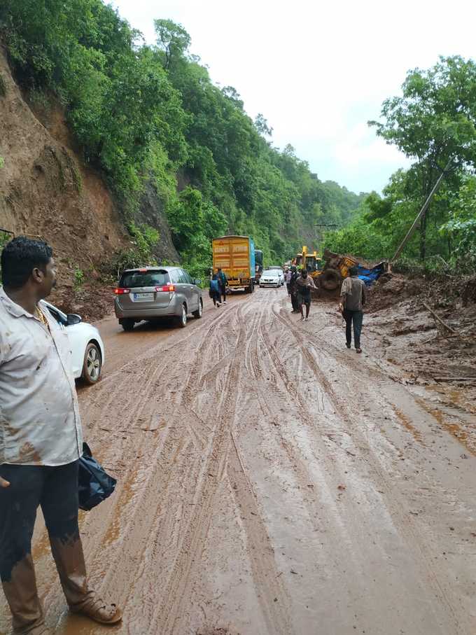 ರಸ್ತೆ ಎಲ್ಲ ಮಣ್ಣು