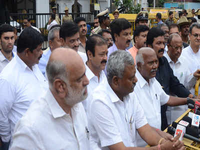कर्नाटक: कांग्रेस के बागी विधायक नए सिरे से विधानसभा अध्यक्ष को सौंपेंगे इस्तीफा