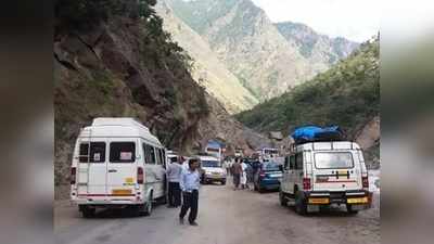 भूस्‍खलन की वजह से बद्रीनाथ मार्ग अवरुद्ध, रोके गए तीर्थयात्री