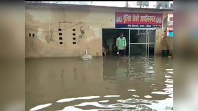 बलियाः मॉनसूनी बारिश से डूबा थाना, जिले में बाढ़ जैसी स्थिति