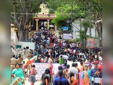 ಎರಡನೇ ಆಷಾಢ ಶುಕ್ರವಾರ: ಚಾಮುಂಡಿ ಬೆಟ್ಟದಲ್ಲಿ ಭಕ್ತ ಸಾಗರ