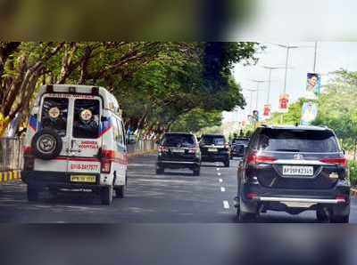 శభాష్ సీఎం.. అంబులెన్స్‌కు దారి ఇవ్వడం కోసం కాన్వాయ్ ఆపేసిన జగన్