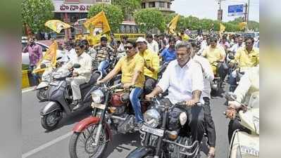 TDP: నిన్నటి దాకా చంద్రబాబు కాళ్ళు.. రేపట్నుంచి విజయసాయిరెడ్డి కాళ్లు