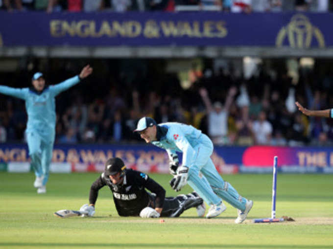 सुपर ओवर की अंतिम गेंद पर मार्टिन गप्टिल रनआउट