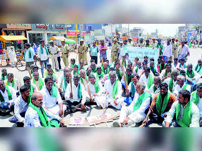 ರೆಸಾರ್ಟ್‌ ರಾಜಕಾರಣ ಖಂಡಿಸಿ ಪೊರಕೆ ಚಳವಳಿ