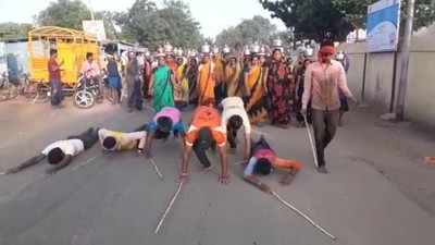 ಮಳೆಗಾಗಿ ಪ್ರಾಥಿ೯ಸಿ ಗ್ರಾಮಸ್ಥರಿಂದ ಕುಂಭ ಮೆರವಣಿಗೆ ಹಾಗೂ ದೀರ್ಘದಂಡ ನಮಸ್ಕಾರ