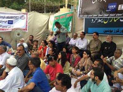 सेंसरशिप के खिलाफ पाकिस्तानी पत्रकारों का प्रदर्शन