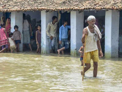 यूपी में नदियां खतरे के निशान से ऊपर, लगातार बढ़ रहा जलस्तर, कई जिले बाढ़ की चपेट में