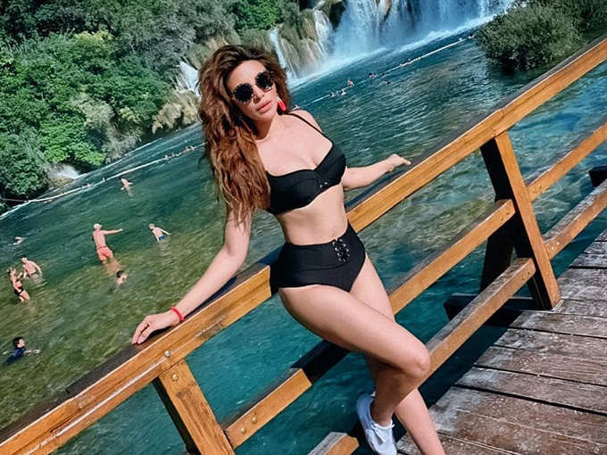 Shama Sikander Hot Photos