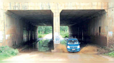 ಸೋರುತಿದೆ ಮೇಲ್‌ಕಾಲುವೆ