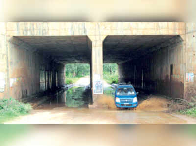 ಸೋರುತಿದೆ ಮೇಲ್‌ಕಾಲುವೆ