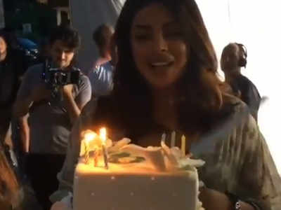 केक काटते हुए प्रियंका चोपड़ा का यह विडियो वायरल