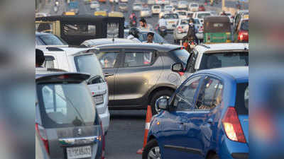 दिल्ली के कई इलाकों में बारिश के कारण ट्रैफिक जाम