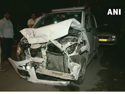 साउथ दिल्ली में मर्सिडीज ने कार को मारी टक्कर, CRPF कॉन्स्टेबल की मौत