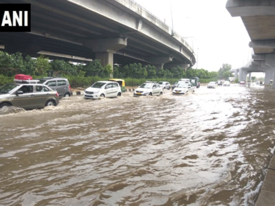 दिल्ली-एनसीआर में बारिश, मौसम हुआ सुहाना