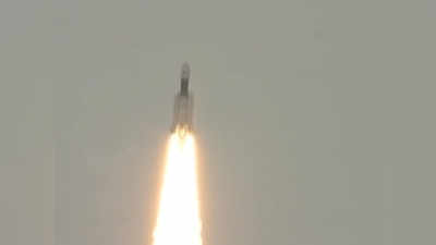 अभिमानास्पद! भारताचं चांद्रयान-२ अवकाशात झेपावलं