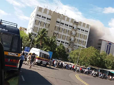 मुंबई: MTNLच्या इमारतीत भीषण आग