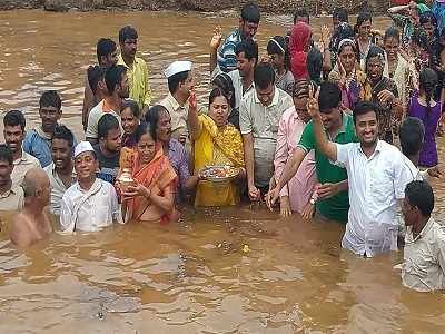 अनोरे ग्रामस्थ बनले २४ कोटी लिटरचे धनी