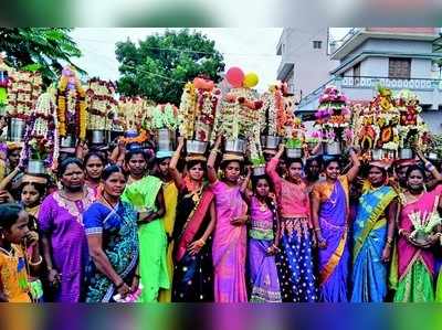 ಮಳೆ ಬೆಳೆಗಾಗಿ ಗ್ರಾಮ ದೇವತೆಗಳ ಉತ್ಸವ