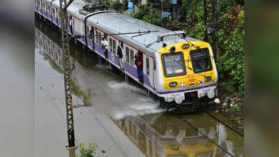 पाऊसरात्र...मुंबई, ठाण्यात मुसळधार, रेल्वे वाहतूक उशिराने