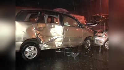 मुंबई: पावसानं घात केला; अंधेरीत ३ कार धडकल्या, ८ जखमी