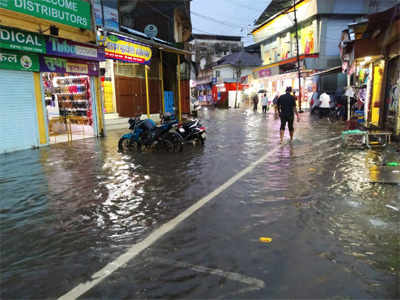 खेड: जगबुडीला पूर; मुंबई-गोवा महामार्ग ठप्प