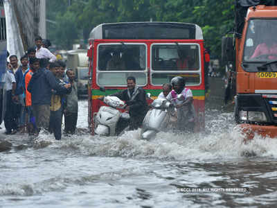 मुंबई में आज भी जारी रह सकती है आफत की बारिश, मौसम विभाग का अलर्ट