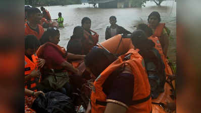 महालक्ष्मी एक्सप्रेस: बाहर बढ़ता नदी का पानी और अंदर सांप, यूं कटे 15 घंटे