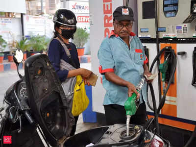लगातार चौथे दिन सस्ता हुआ पेट्रोल, डीजल के भाव में बदलाव नहीं