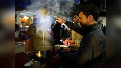 पाकिस्तान में धूम मचा रही है तंदूरी चाय, दुकान पर रोज जुटती बड़ी भीड़