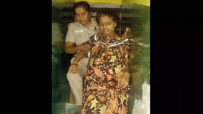 चेन्नैः घर का पता नहीं पा रही थी ऐंबुलेंस, प्रेग्नेंट महिला के लिए संकटमोचक बनकर आई पुलिस