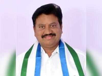 YSRCP: మాదాపూర్ ట్రాఫిక్ సీఐను తోసేసి, కాలితో తన్నిన వైసీపీ ఎమ్మెల్యే కొడుకు!