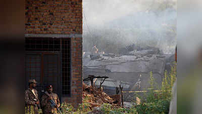 पाकिस्तानी सेना का विमान आवासीय इलाके में दुर्घटनाग्रस्त, 18 लोगों की मौत