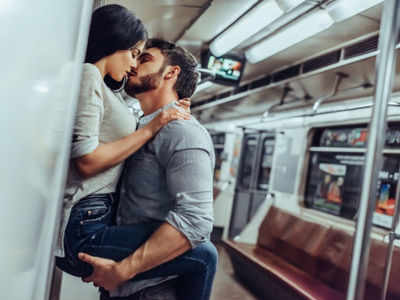 Metro Porn: మెట్రో రైలులో దుస్తులు విప్పేసి సెక్స్.. పోర్న్ వెబ్‌సైట్లలో వీడియో ప్రత్యక్షం!