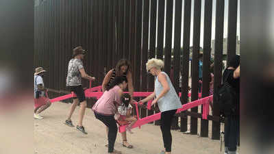 अमेरिका-मेक्सिको बॉर्डर पर तनाव के बीच 2 प्रफेसर ने सीमा पर बनाया बच्चों के लिए झूला