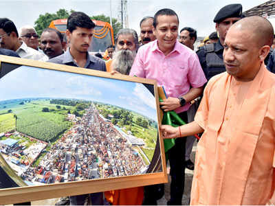 सीएम योगी का ऐलान- गोरखपुर समेत 11 शहरों में इलेक्‍ट्रॉनिक बस सेवा जल्द