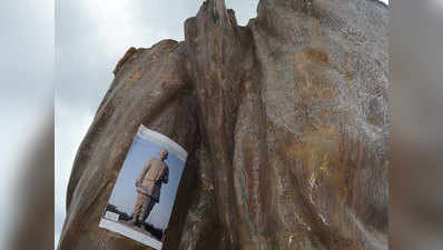 वाराणसी पहुंची 63 फीट ऊंची पंडित दीनदयाल की प्रतिमा