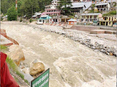 विकराल हुई भागीरथी, उत्तरकाशी के गंगोत्री धार्मिक स्थल पर मंडरा रहा खतरा