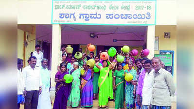 ಖಾಲಿ ಬಿಂದಿಗೆ ಹಿಡಿದು ಪ್ರತಿಭಟನೆ