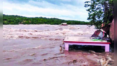 ಮೆಟ್ಟಿಲಲ್ಲೇ ಛಾಯಾ ದೇವಿಯ ಪೂಜೆ