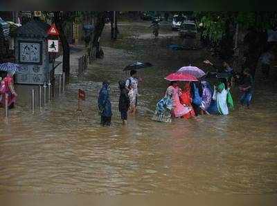 বর্ষণে বিপর্যস্ত মুম্বই, বিদ্যুৎস্পৃষ্ট হয়ে থানেতে মৃত ১