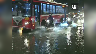 Mumbai Rain Live Update: मुंबई फिर पानी-पानी, सायन-कुर्ला के बीच रेल सेवा ठप, 7 उड़ानें रद्द