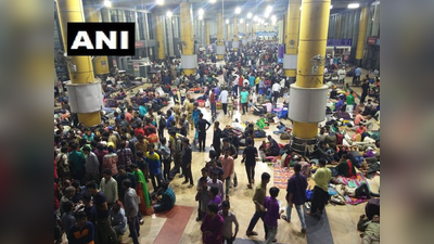 मुंबईः भारी बारिश से ट्रेनें रद, लोकमान्य तिलक टर्मिनस पर फंसे यात्री