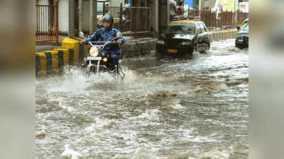 मुंबई को भारी बारिश से राहत, स्कूल-कॉलेज बंद, चलीं ट्रेनें