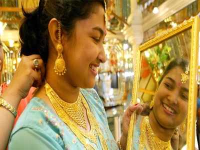 Today Gold Rate: భారీగా పెరిగిన బంగారం ధర.. కానీ వెండి మాత్రం..