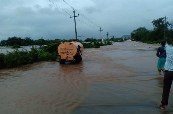 ಗೋಕಾಕ -ಸಂಕೇಶ್ವರ ರಸ್ತೆ ಲೊಳಸೂರ ಬ್ರಿಜ್ ಮುಳುಗಡೆ