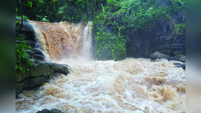 ಮಲೆನಾಡಿನಲ್ಲಿ ವರುಣಾರ್ಭಟ: ಜನಜೀವನ ಅಸ್ತವ್ಯಸ್ತ